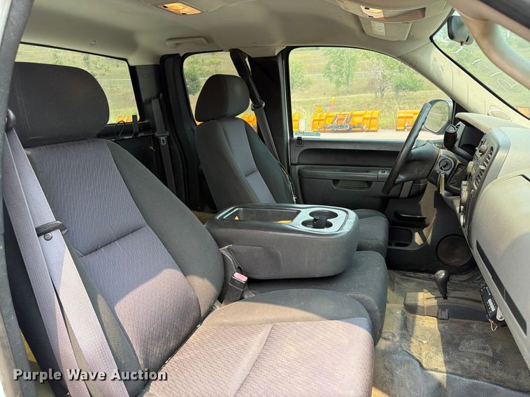 image for item FT6512 2011 Chevrolet Silverado 1500 Ext. Cab pickup truck