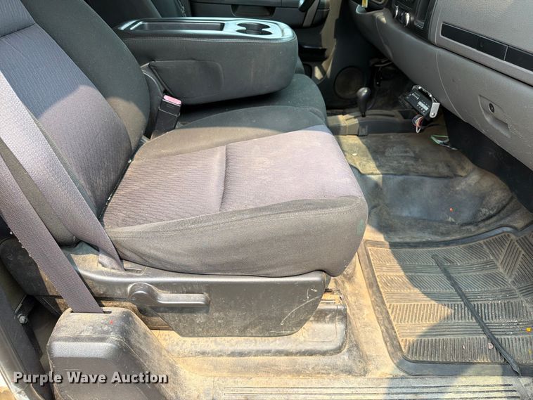 image for item FT6512 2011 Chevrolet Silverado 1500 Ext. Cab pickup truck