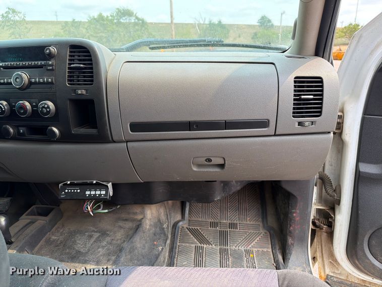 image for item FT6512 2011 Chevrolet Silverado 1500 Ext. Cab pickup truck