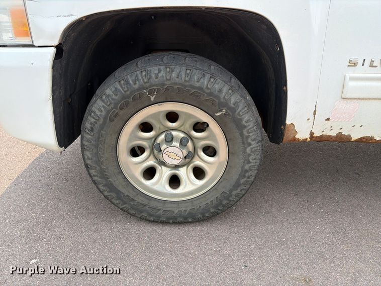 image for item FT6512 2011 Chevrolet Silverado 1500 Ext. Cab pickup truck