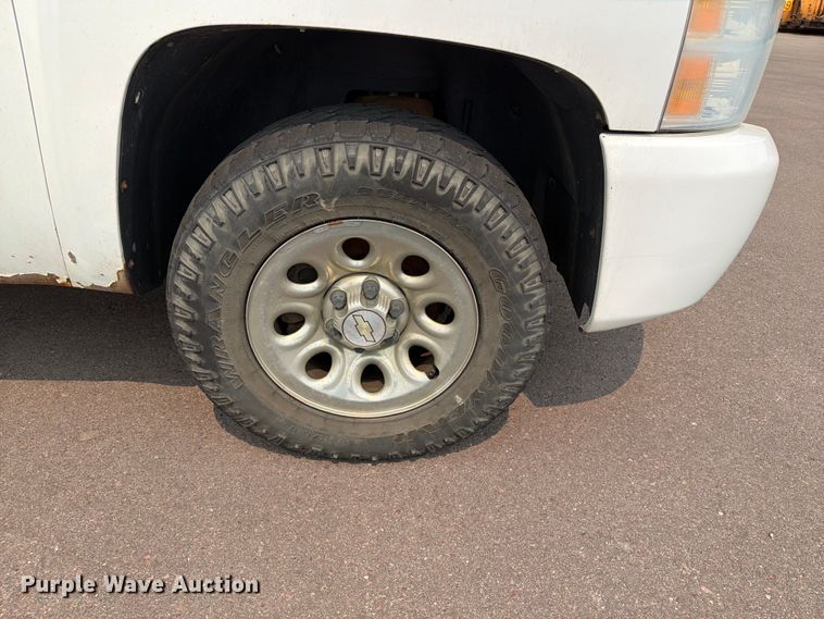 image for item FT6512 2011 Chevrolet Silverado 1500 Ext. Cab pickup truck