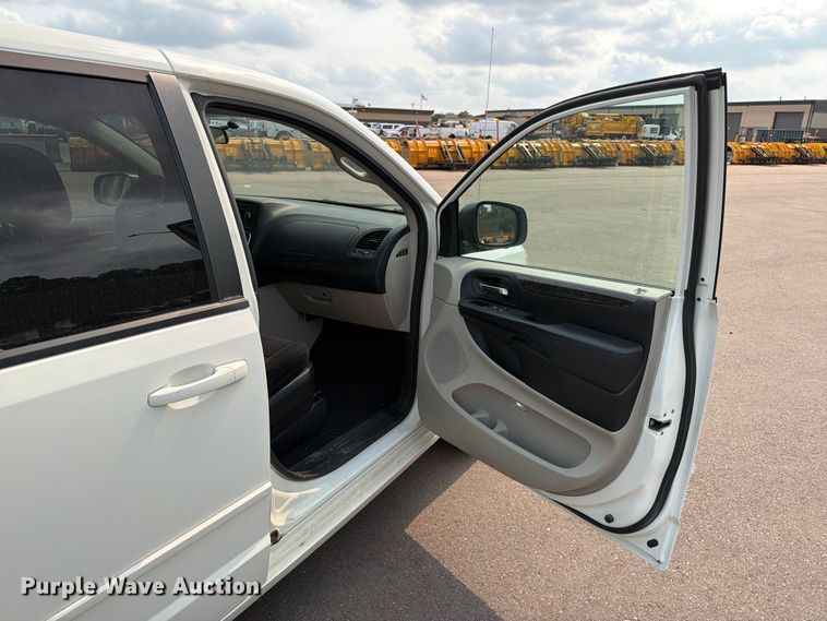 image for item FT6515 2011 Dodge Grand Caravan van