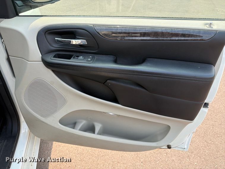 image for item FT6515 2011 Dodge Grand Caravan van