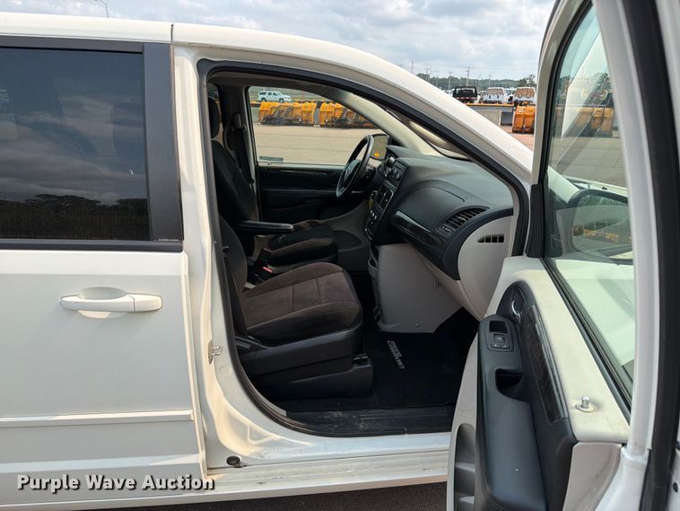 image for item FT6515 2011 Dodge Grand Caravan van