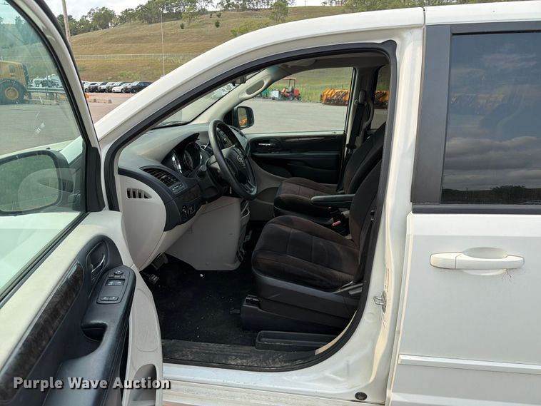 image for item FT6515 2011 Dodge Grand Caravan van