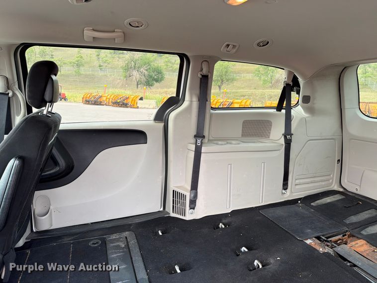 image for item FT6515 2011 Dodge Grand Caravan van