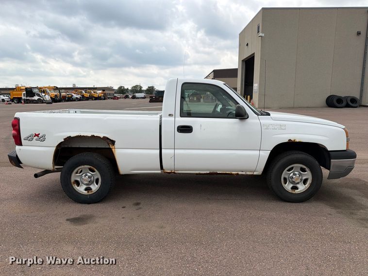 image for item FT6518 2003 Chevrolet Silverado 1500 pickup truck