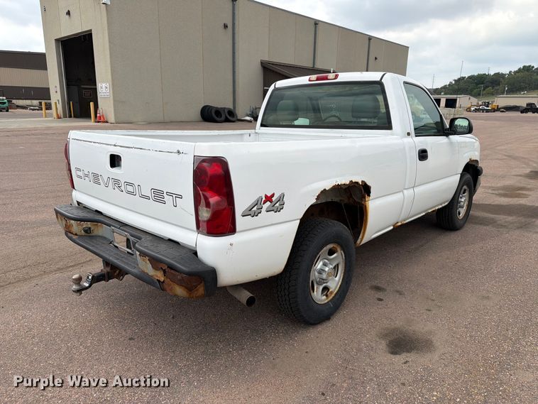 image for item FT6518 2003 Chevrolet Silverado 1500 pickup truck