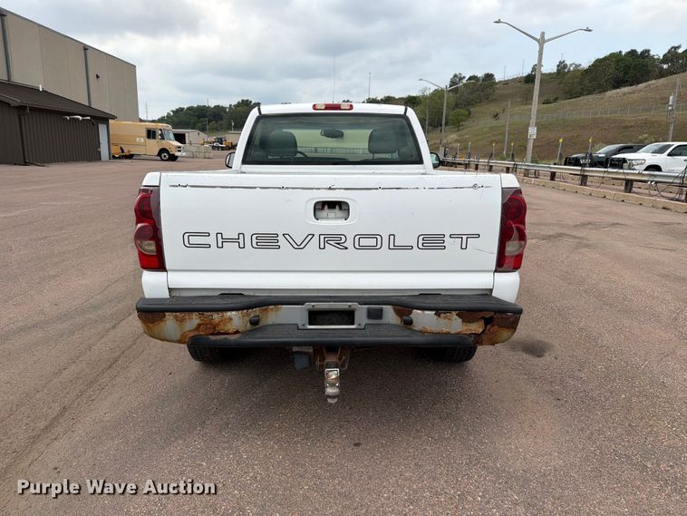 image for item FT6518 2003 Chevrolet Silverado 1500 pickup truck