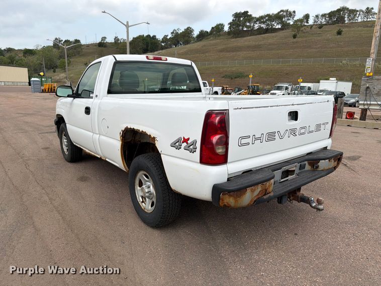 image for item FT6518 2003 Chevrolet Silverado 1500 pickup truck