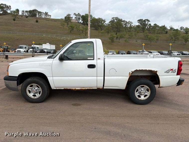 image for item FT6518 2003 Chevrolet Silverado 1500 pickup truck