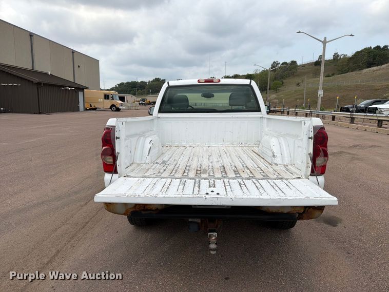 image for item FT6518 2003 Chevrolet Silverado 1500 pickup truck
