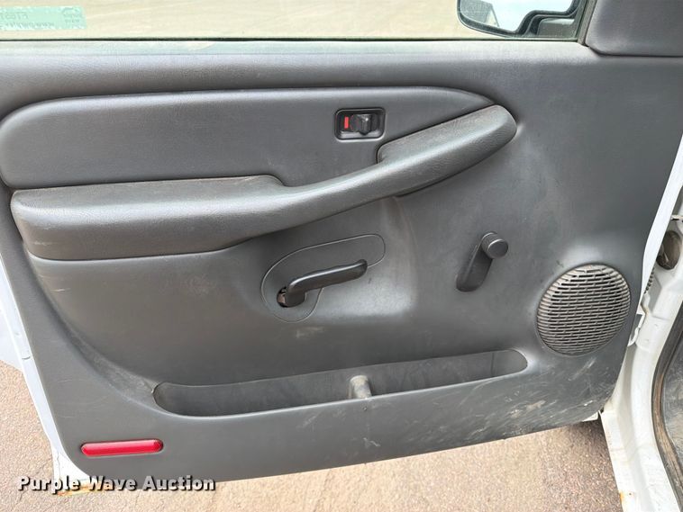 image for item FT6518 2003 Chevrolet Silverado 1500 pickup truck