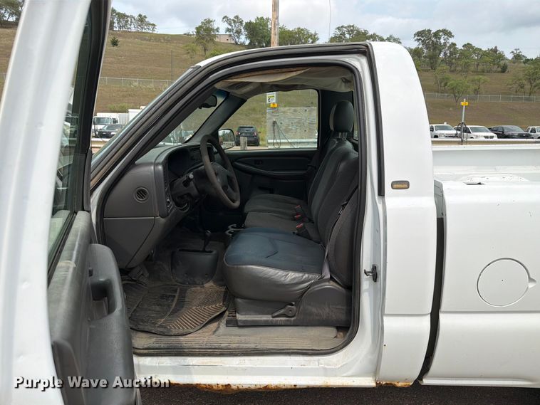 image for item FT6518 2003 Chevrolet Silverado 1500 pickup truck