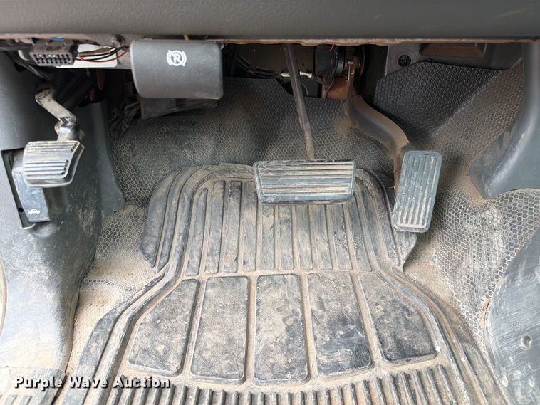image for item FT6518 2003 Chevrolet Silverado 1500 pickup truck