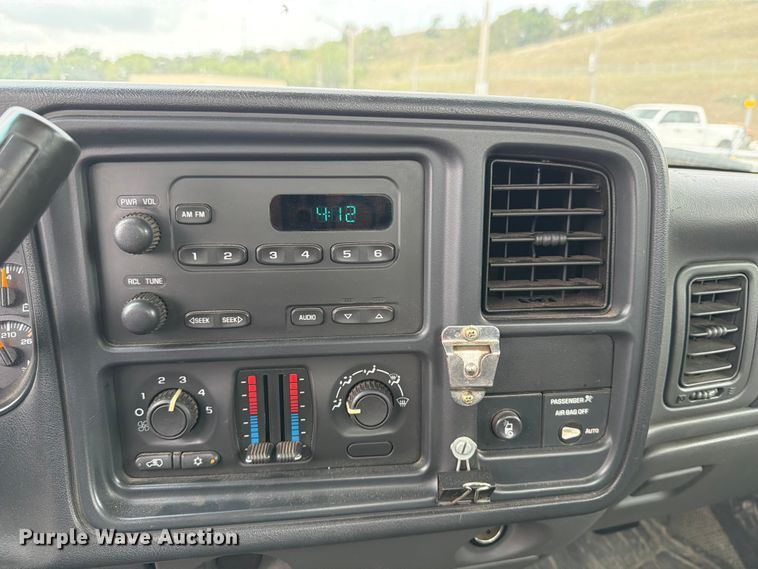 image for item FT6518 2003 Chevrolet Silverado 1500 pickup truck