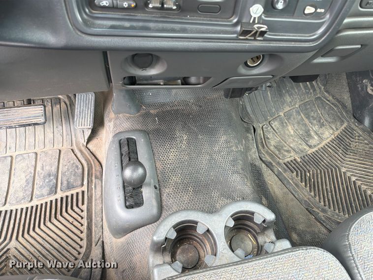 image for item FT6518 2003 Chevrolet Silverado 1500 pickup truck