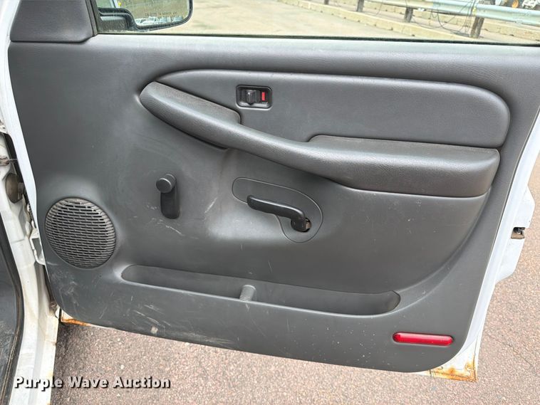 image for item FT6518 2003 Chevrolet Silverado 1500 pickup truck