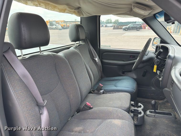 image for item FT6518 2003 Chevrolet Silverado 1500 pickup truck