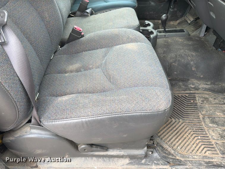 image for item FT6518 2003 Chevrolet Silverado 1500 pickup truck