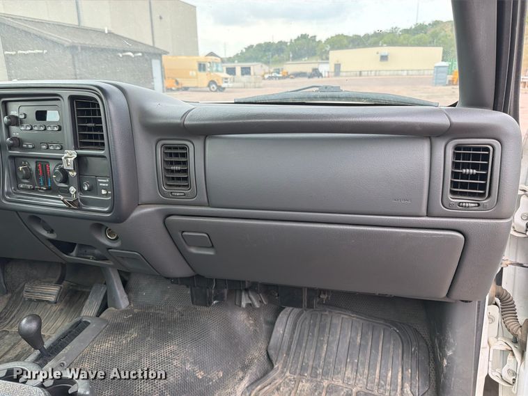 image for item FT6518 2003 Chevrolet Silverado 1500 pickup truck