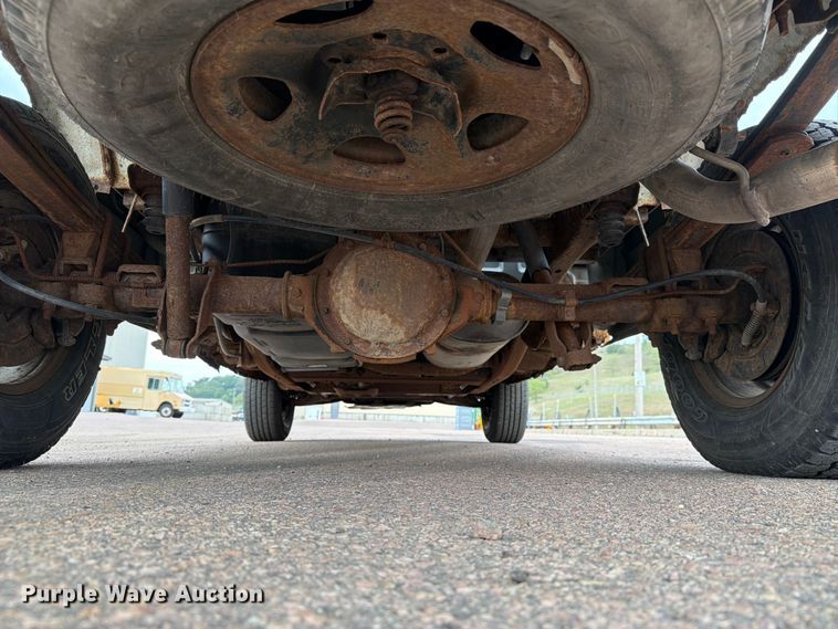 image for item FT6518 2003 Chevrolet Silverado 1500 pickup truck