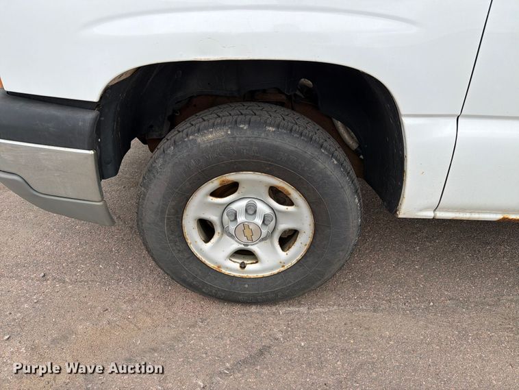 image for item FT6518 2003 Chevrolet Silverado 1500 pickup truck