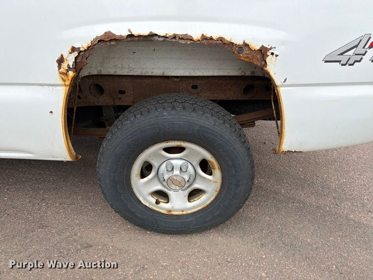 image for item FT6518 2003 Chevrolet Silverado 1500 pickup truck