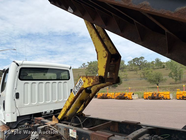 image for item FT6522 2011 Freightliner Business Class M2 dump truck