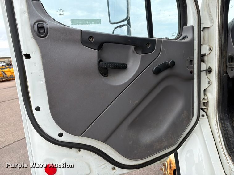 image for item FT6522 2011 Freightliner Business Class M2 dump truck