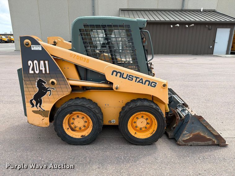 image for item FT6524 2007 Mustang 2041 skid steer loader