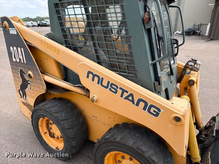 image for item FT6524 2007 Mustang 2041 skid steer loader