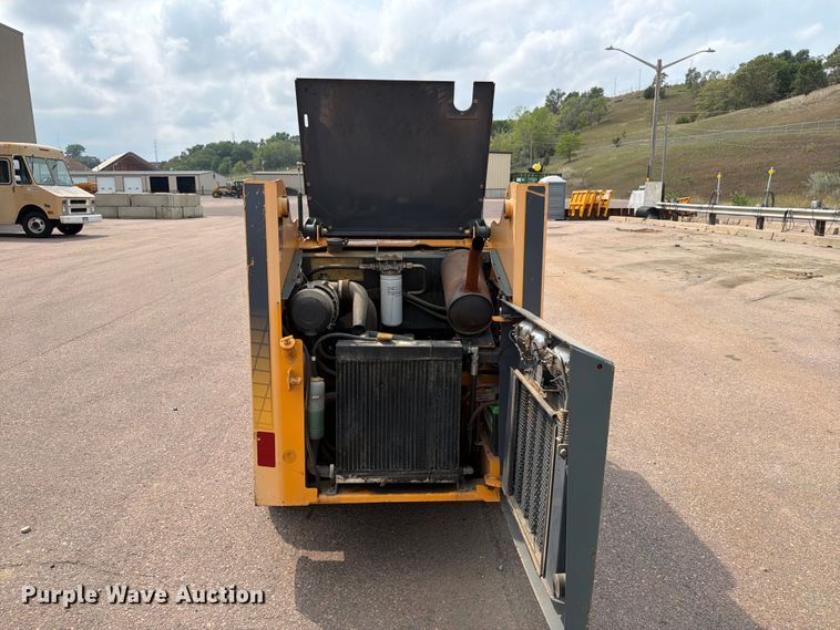 image for item FT6524 2007 Mustang 2041 skid steer loader