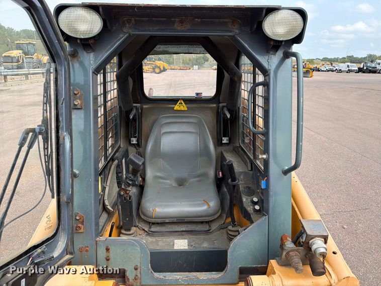 image for item FT6524 2007 Mustang 2041 skid steer loader
