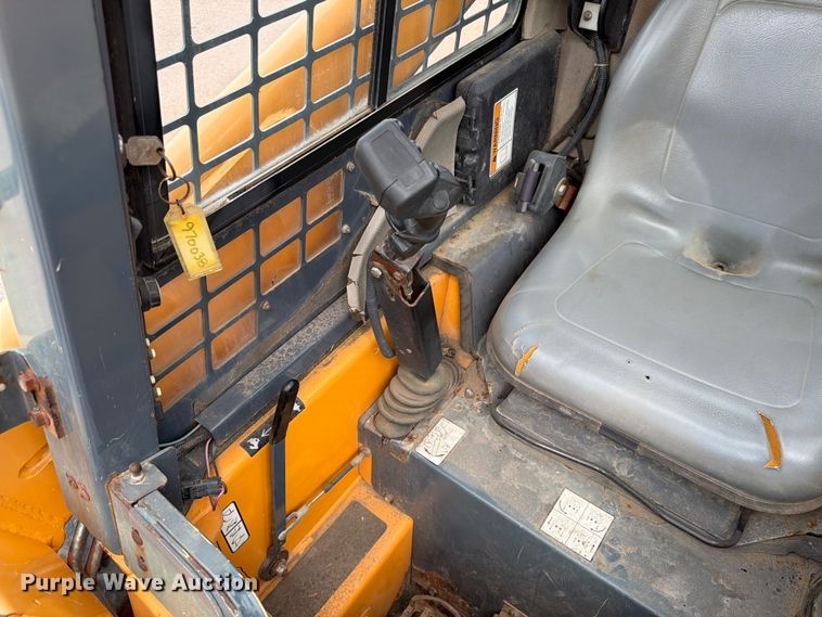 image for item FT6524 2007 Mustang 2041 skid steer loader