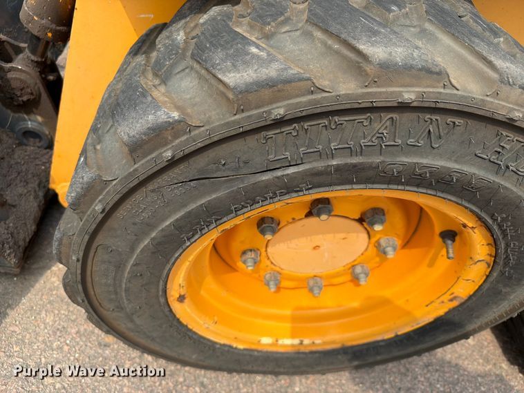 image for item FT6524 2007 Mustang 2041 skid steer loader