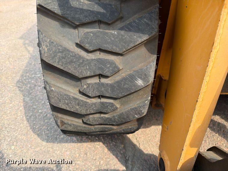 image for item FT6524 2007 Mustang 2041 skid steer loader