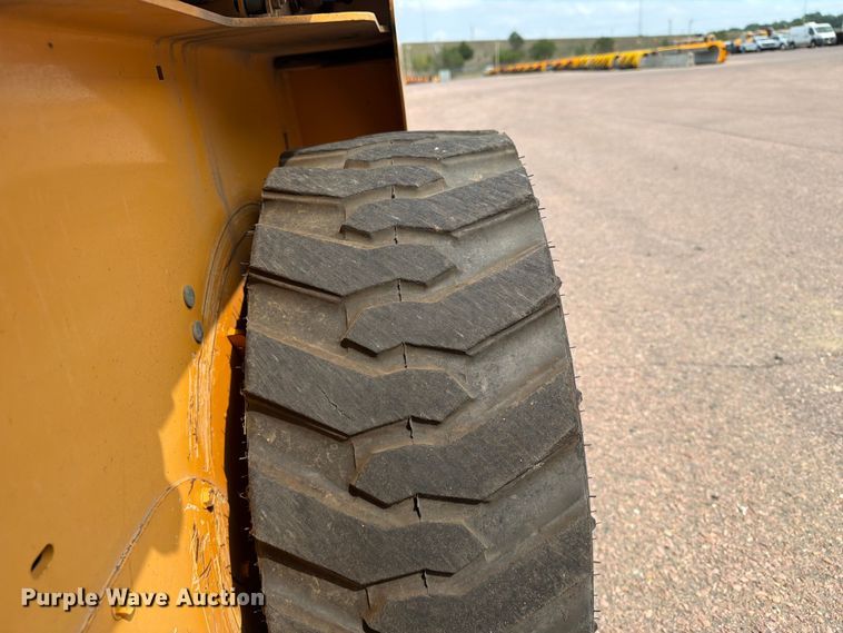 image for item FT6524 2007 Mustang 2041 skid steer loader