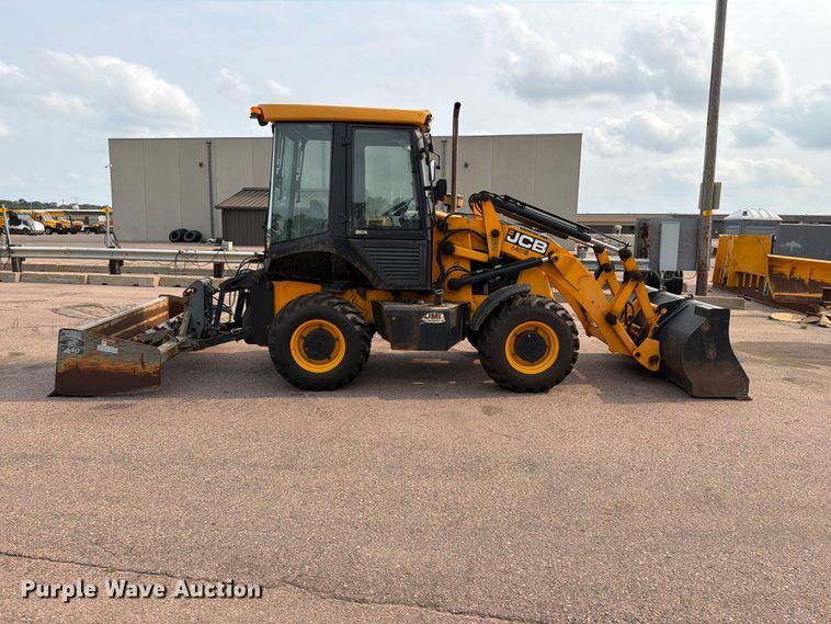 image for item FT6525 2010 JCB 2CXU landscape tractor