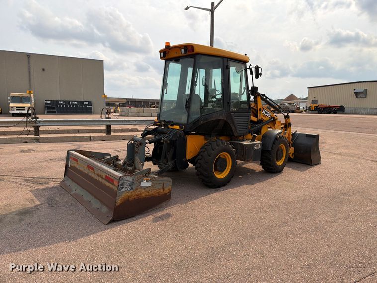 image for item FT6525 2010 JCB 2CXU landscape tractor
