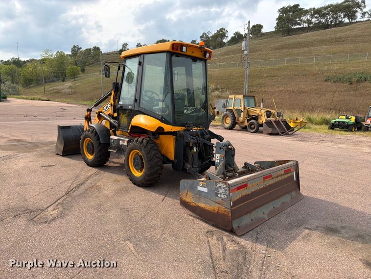 image for item FT6525 2010 JCB 2CXU landscape tractor