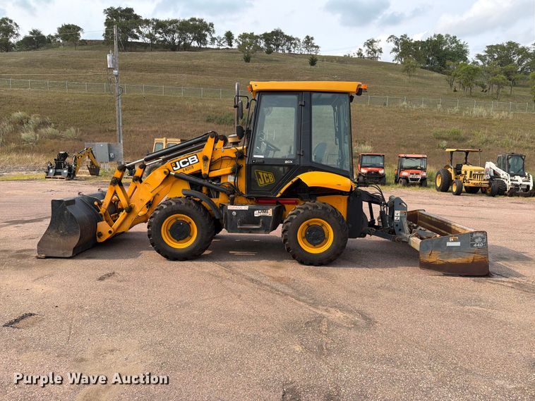 image for item FT6525 2010 JCB 2CXU landscape tractor