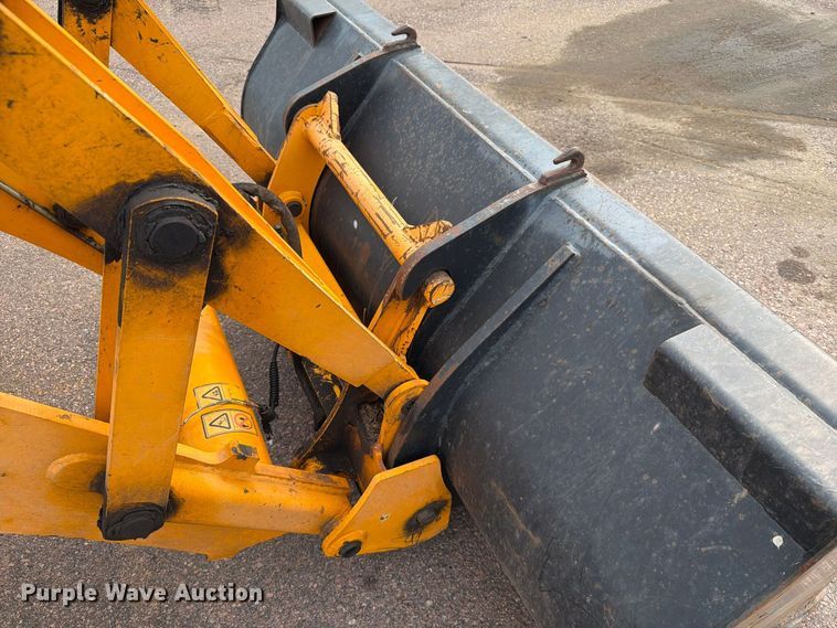 image for item FT6525 2010 JCB 2CXU landscape tractor