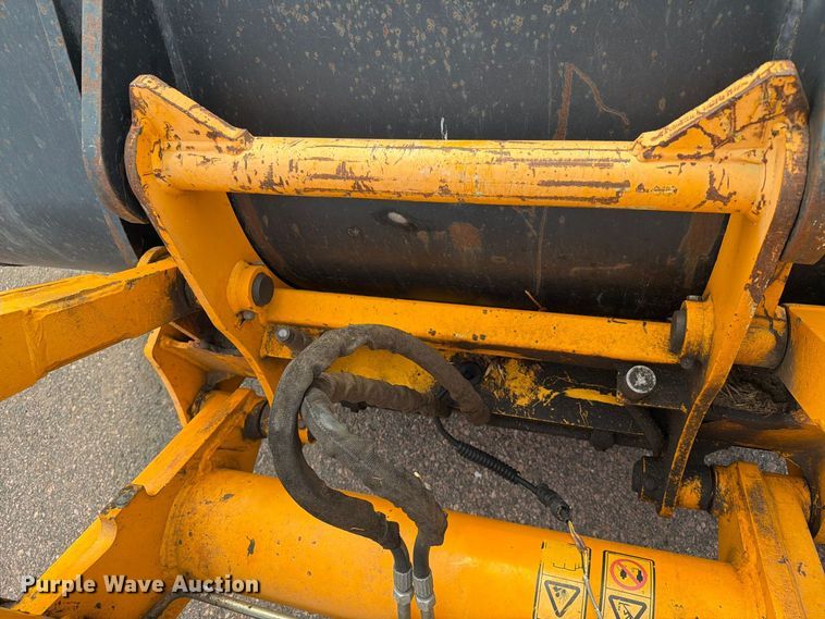 image for item FT6525 2010 JCB 2CXU landscape tractor