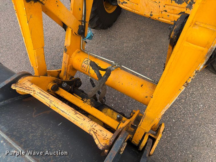 image for item FT6525 2010 JCB 2CXU landscape tractor