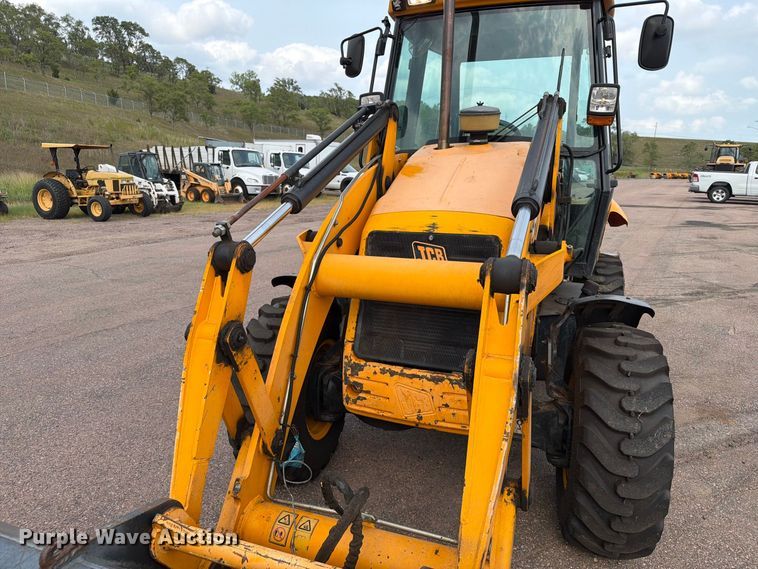 image for item FT6525 2010 JCB 2CXU landscape tractor