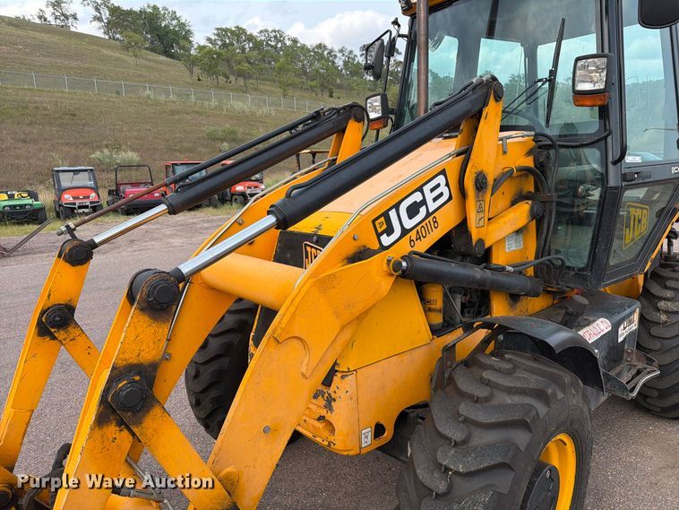 image for item FT6525 2010 JCB 2CXU landscape tractor