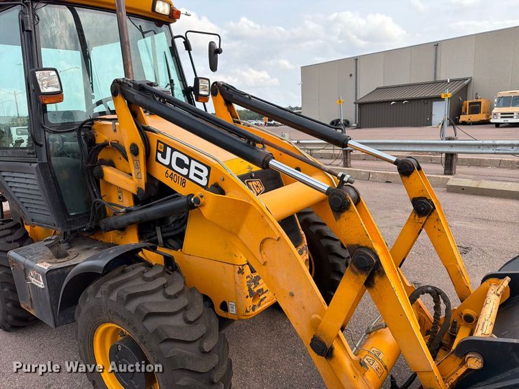 image for item FT6525 2010 JCB 2CXU landscape tractor