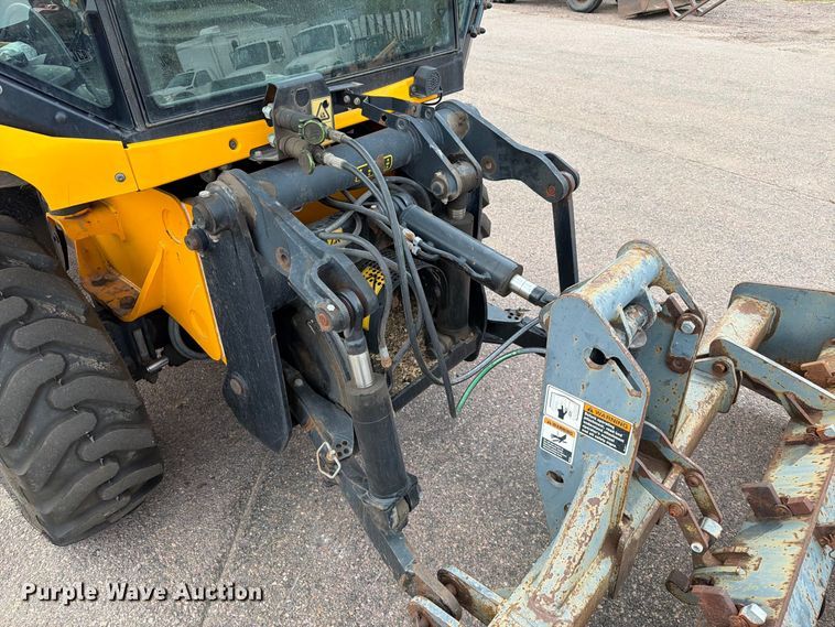 image for item FT6525 2010 JCB 2CXU landscape tractor