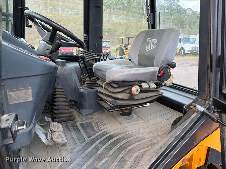 image for item FT6525 2010 JCB 2CXU landscape tractor